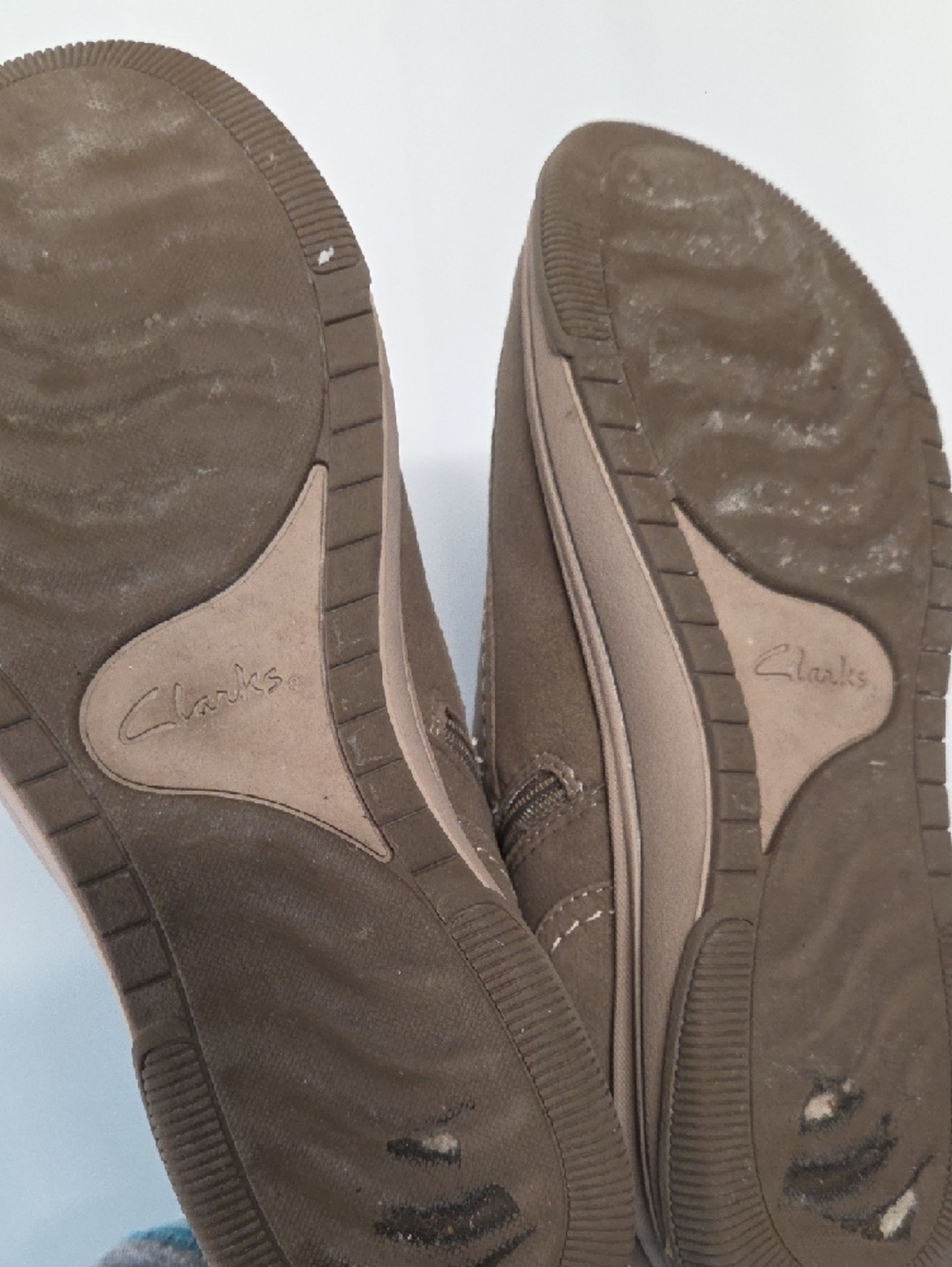 Clarks Women's Taupe Slip-On Ankle Booties Size 7.5W - Picture 5 of 6